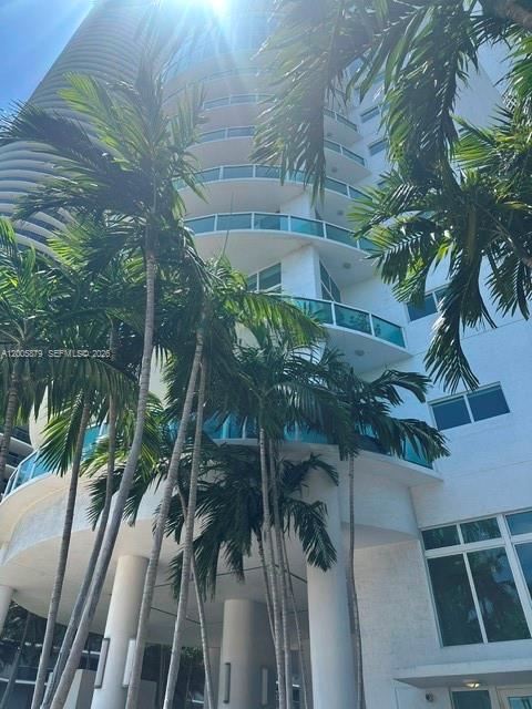 Building Photo - 1800 N Bayshore Dr