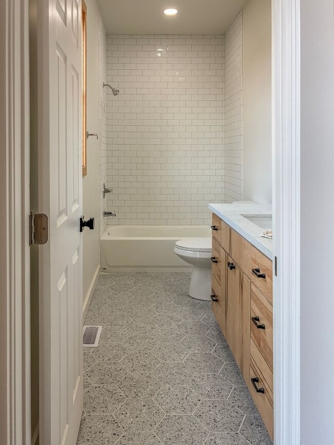 Building Photo - *** 3 Bedroom New Build In SE ! ONE MONTH FREE !!!!