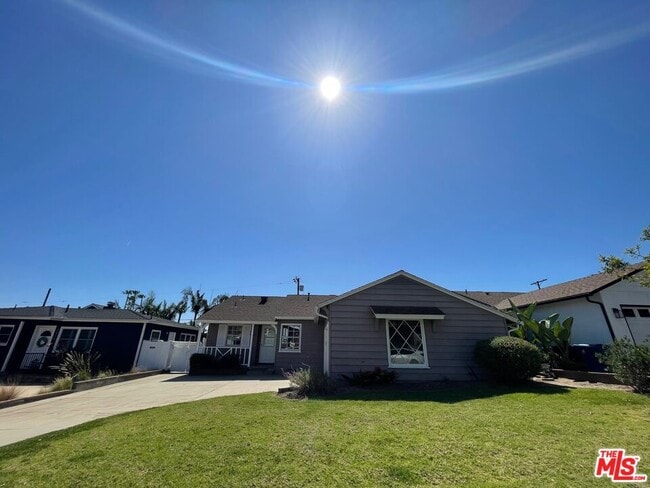 Building Photo - 7330 W 89th St