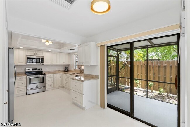 Building Photo - 879 Meadowland Dr
