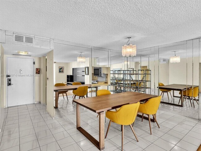 Building Photo - 1865 S Ocean Dr