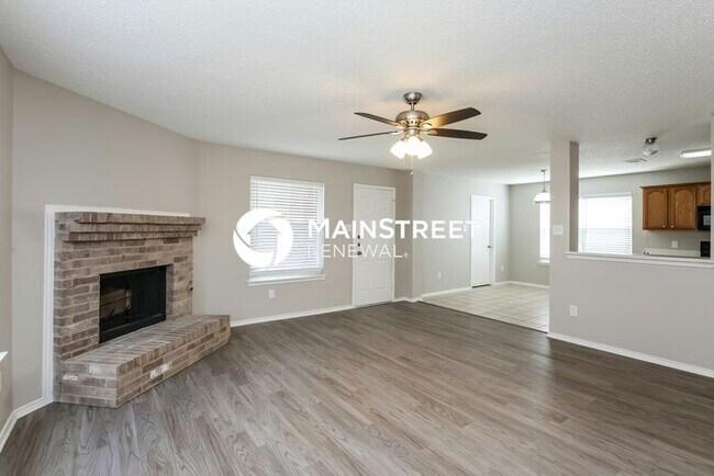 Building Photo - 3 Bedroom Pet-Friendly Home in Lancaster, TX with Main Street Renewal