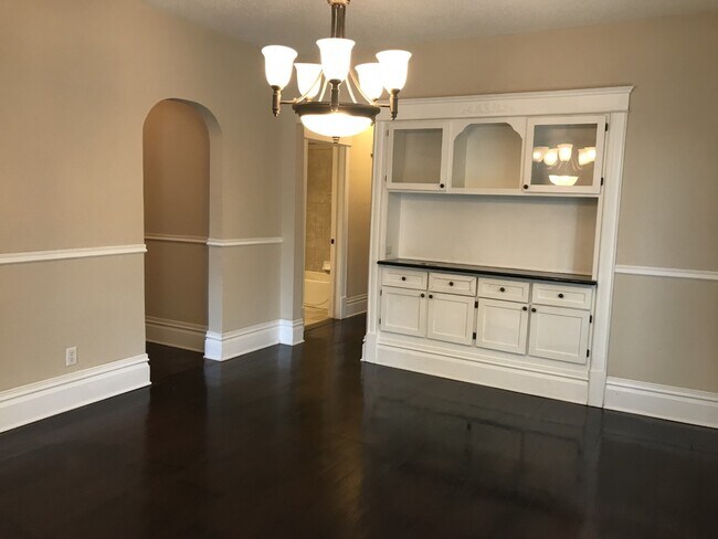 C101 Dining Room - 1930 Aldrich Ave S