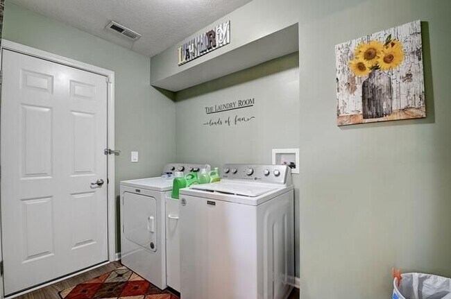 Building Photo - 15884 Brixton Dr