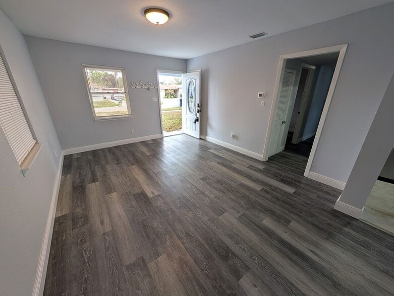 Building Photo - 7173 Darien Way