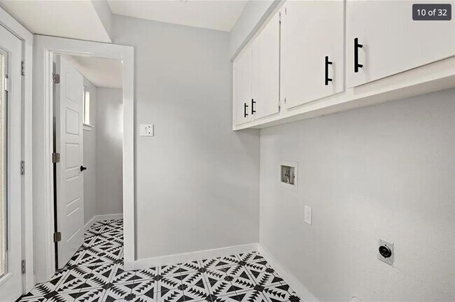 Building Photo - 6102 Smith Oak Trail