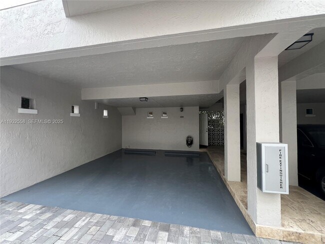 Building Photo - 261 Navarre Ave