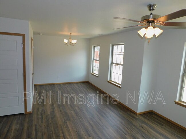 Building Photo - 265 S Rolling Woods Way