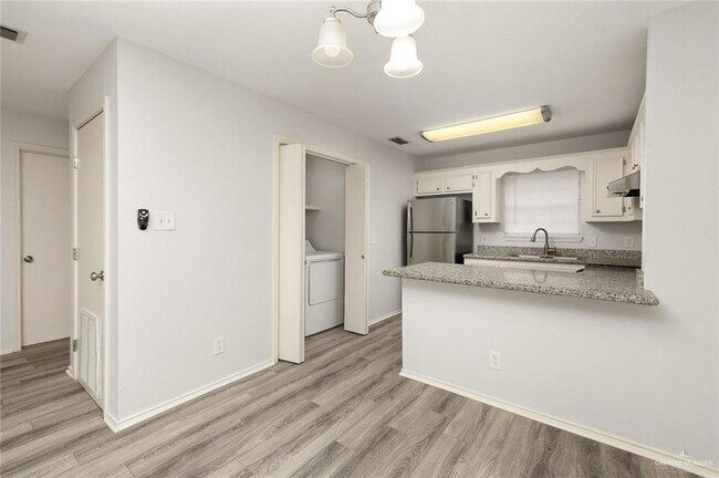 Building Photo - 417 E Ulex Ave