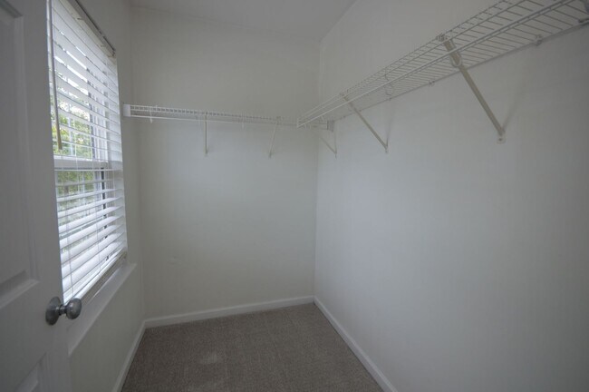 Building Photo - 404 Hanson Rd
