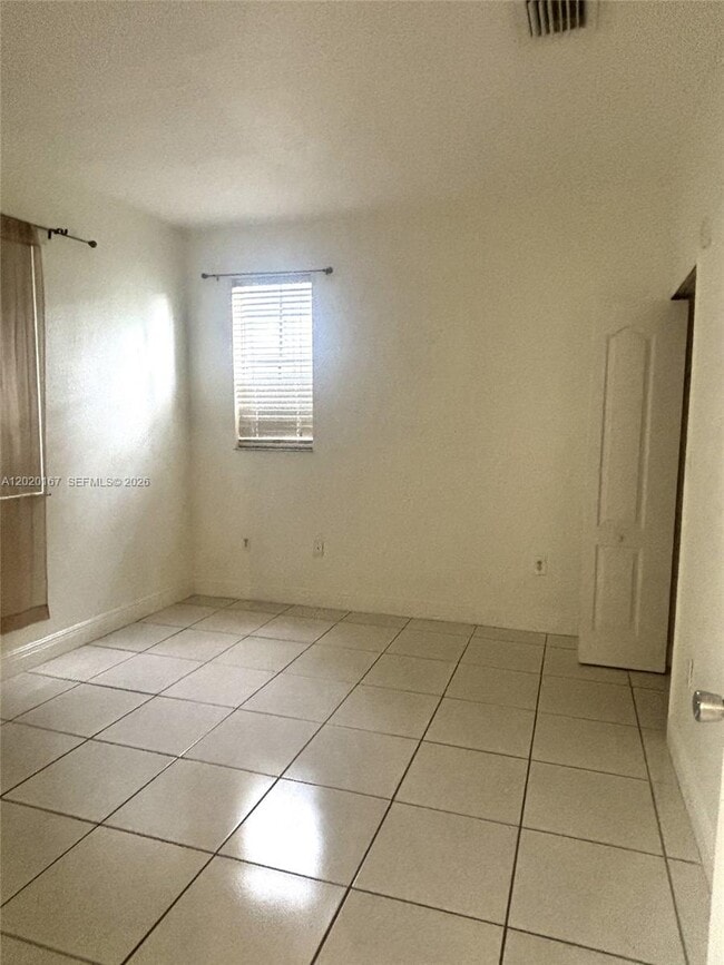 Building Photo - 1666 SE 27th Ct