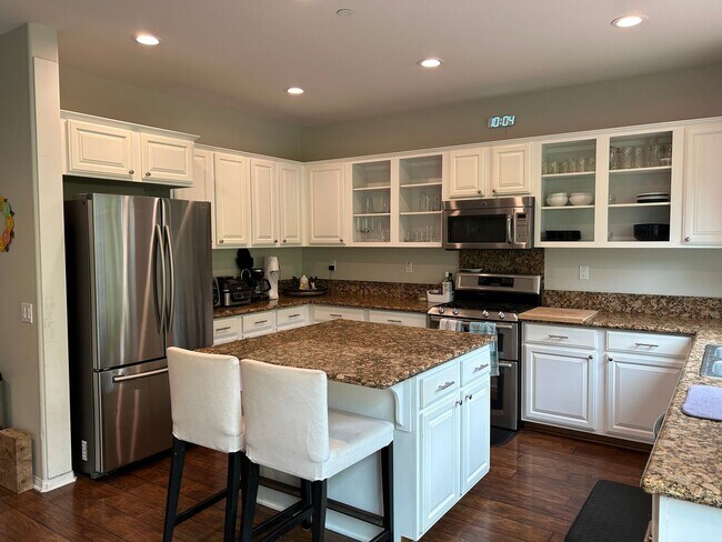Building Photo - Beautiful 5BD/3BA Home In Oceanside