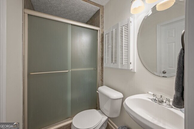 Building Photo - 1954 Woodbine Terrace NE