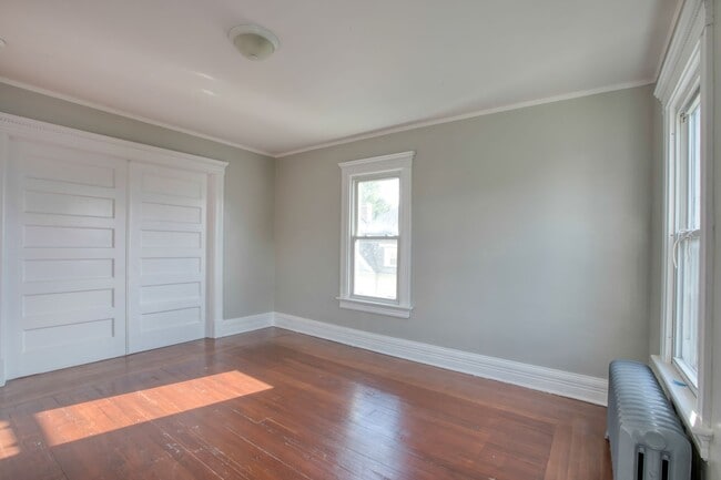 Building Photo - 325 Chestnut St