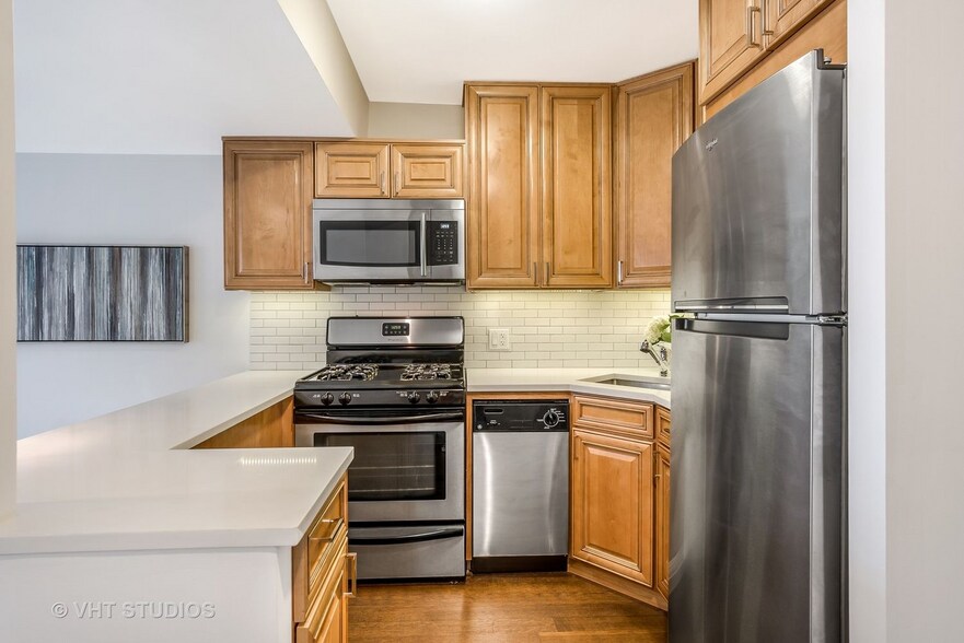 Building Photo - 230 E Ontario St