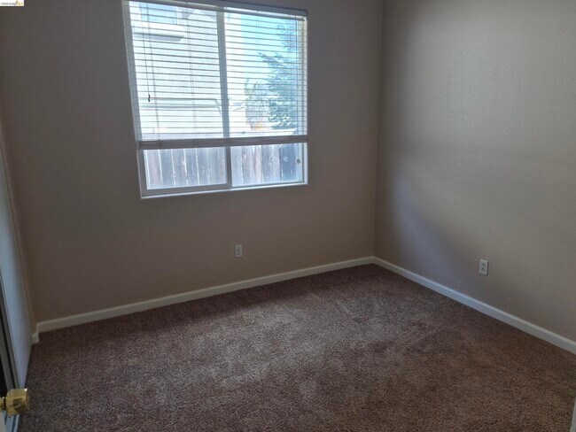 Building Photo - 4127 Cherry Point Ct