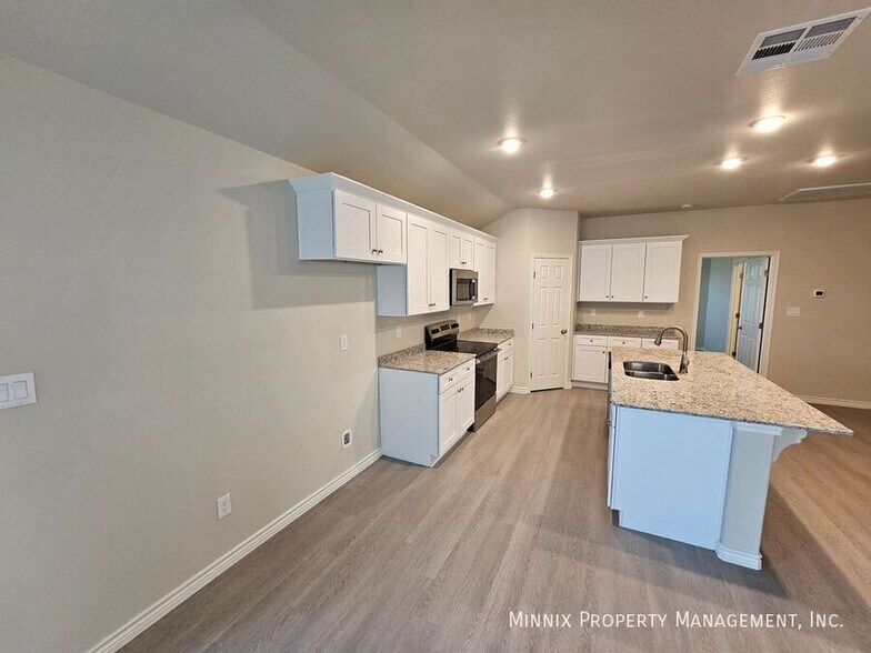 Building Photo - 1309 Bajada St