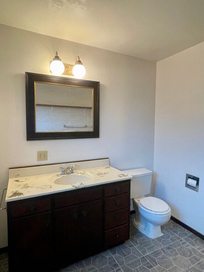 Building Photo - CHARMING 3 BED 2 BATH HOUSE WITH NEW HVAC, ROOF & LARGE FENCED BACKYARD