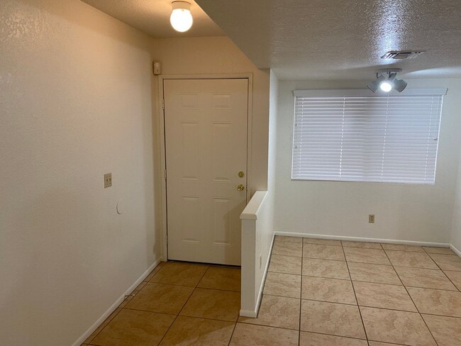 Building Photo - Henderson!!! 4 Bedrooms!! Single Story!! 2 car garage!! Big Back Yard!!! No HOA!! All Appliances!!