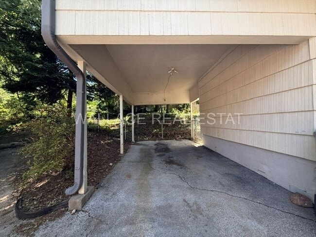 Building Photo - ADORABLE HOUSE IN SoKno WITH 3 BEDROOMS!!