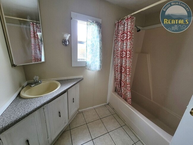 Building Photo - Cozy 2bd/1ba Home In Newland
