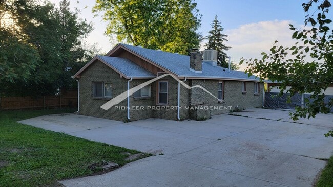 Primary Photo - Charming 2 Bedroom Single Family Home