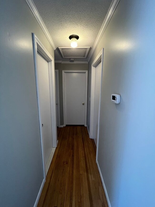 Building Photo - Spacious 3 Bedroom Ranch