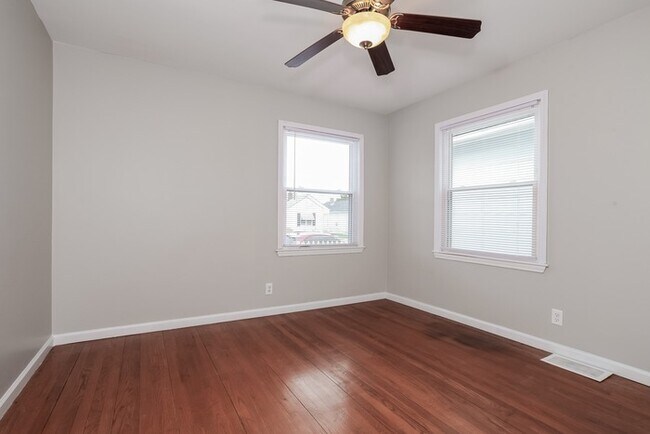 Building Photo - 1045 Ross Ave