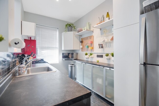 Primary Photo - 148 37th St