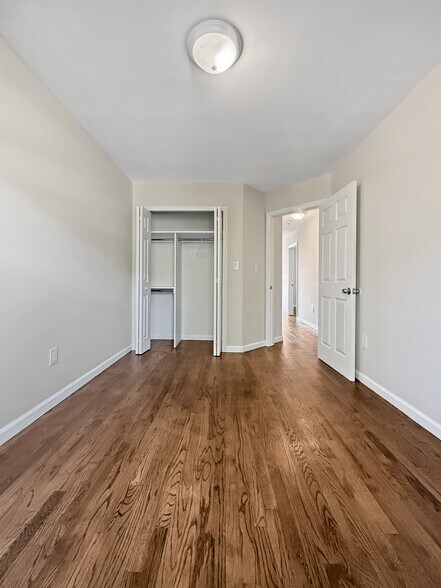 Building Photo - 495 Maple St