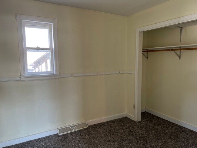 Building Photo - 136 N Dewey Ave