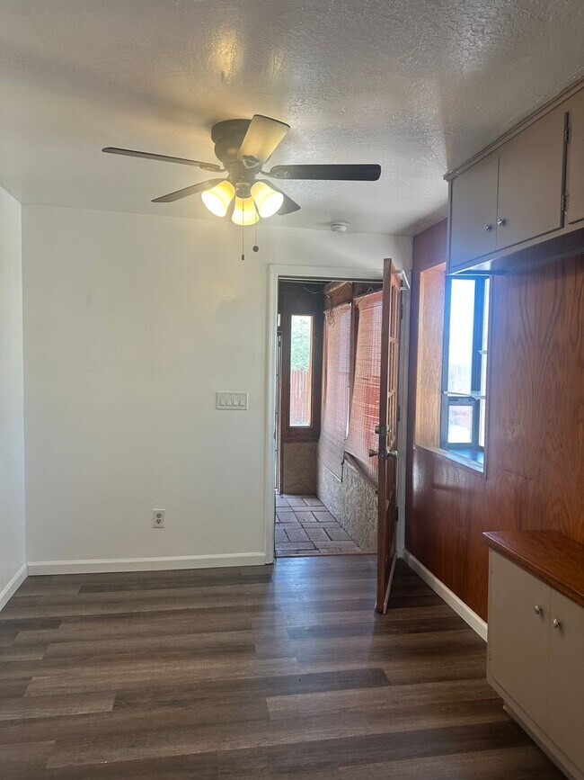 Building Photo - 7150 S Hildreth Ave