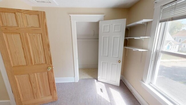 Building Photo - 822 Dewey Ave