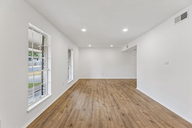 Building Photo - 4303 Rimdale Dr