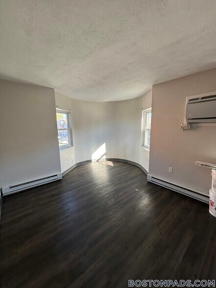 Building Photo - 300 Meridian St