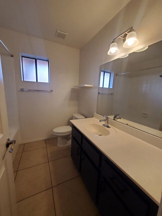 Building Photo - 4533 E Contessa St