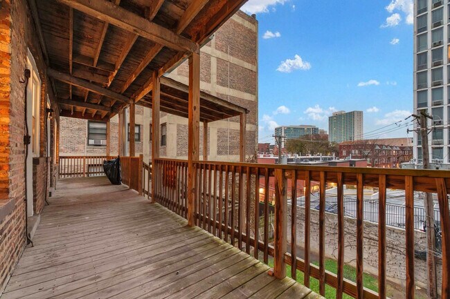 Building Photo - 618 W Patterson Ave