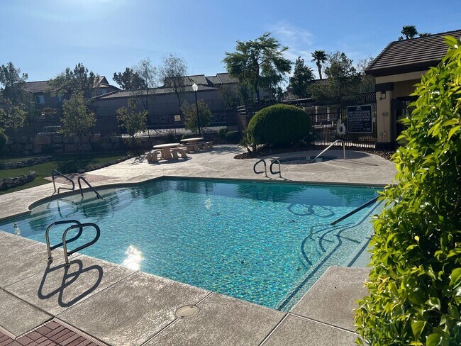 Building Photo - Henderson - 2 bedroom condo