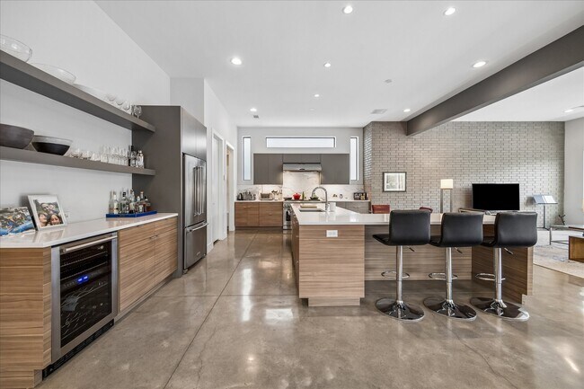 Building Photo - 4532 Sunburst St