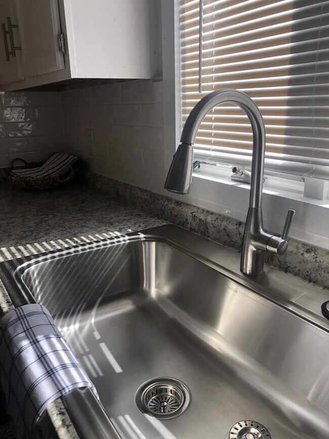 Building Photo - 7398 Eisenhower Dr