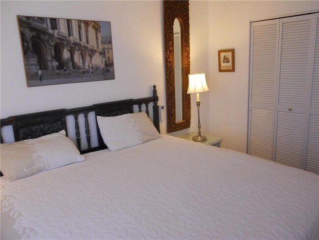 Building Photo - 1303 Capella S