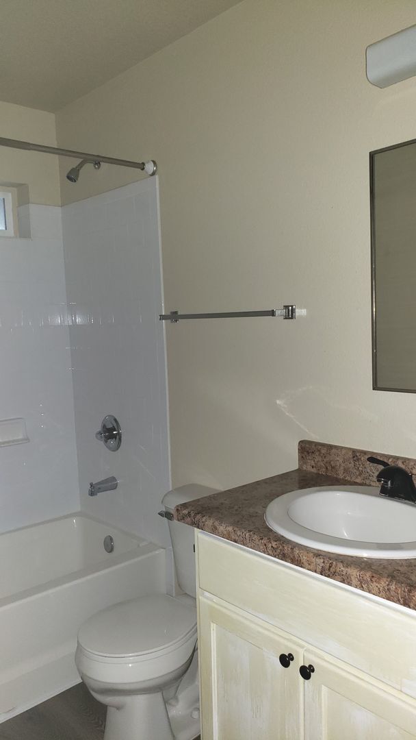 Building Photo - 3 bedroom Rental