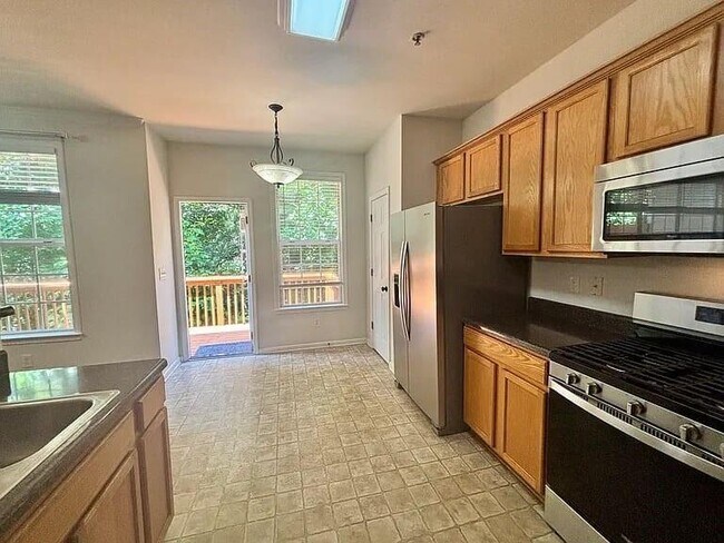 Building Photo - 4668 Creekside Villas Way
