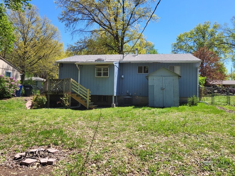 Small back deck and small storage shed - 2731 Bonanza St