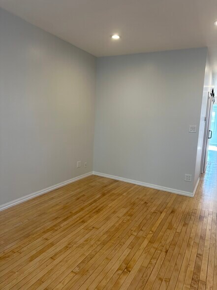 Building Photo - 2112 N Leavitt St