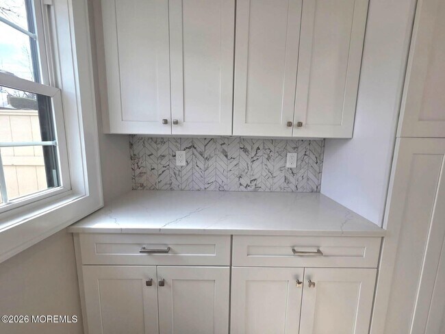 Building Photo - 92 Village Green Way