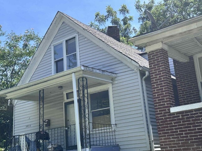 Building Photo - 3912 Beachwood Ave