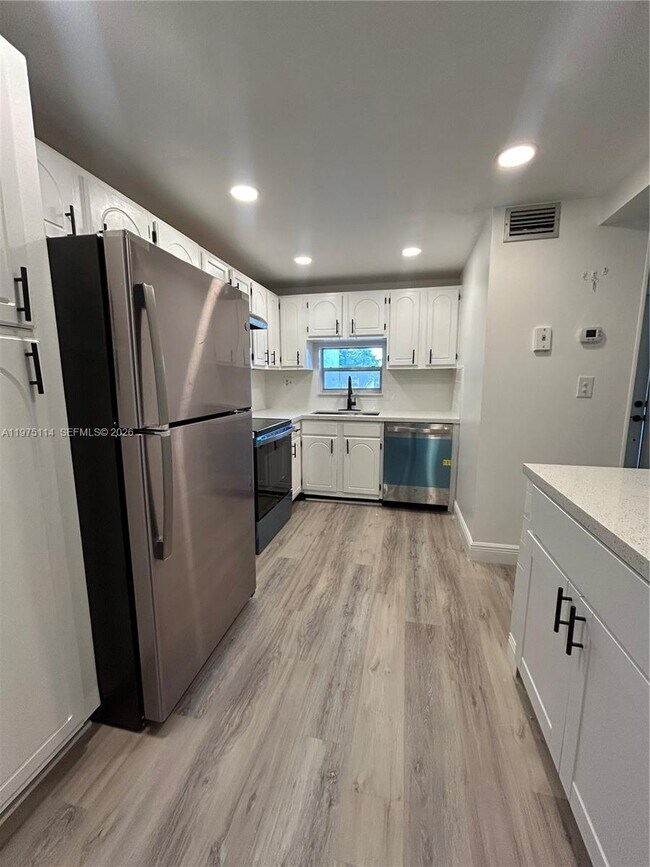 Building Photo - 8962 S Hollybrook Blvd