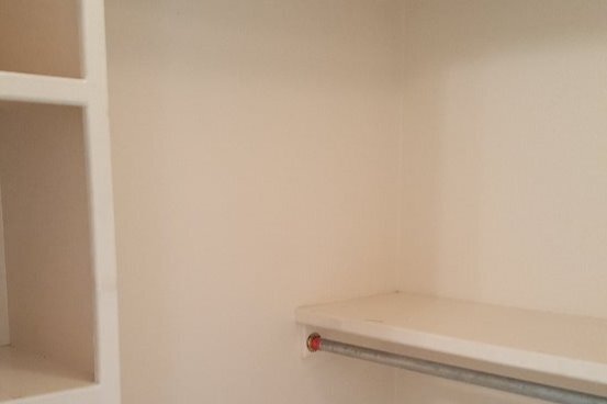 WALK-IN CLOSET WITH SHELVES - 1700 Bronze