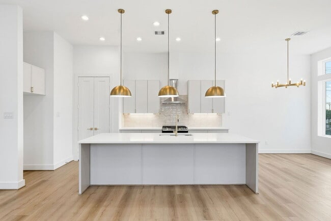 Building Photo - 3826 Wilmer St